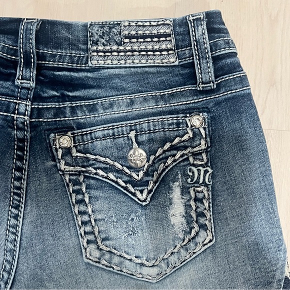 Miss Me Low Rise Stretch Denim Shorts size 27 Exclusive American flag embroidery - Picture 4 of 8